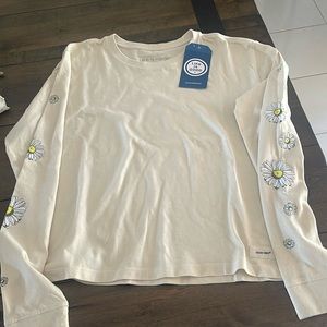 NWT- Life is Good Long Sleeve T Shirt with Daisies Size Medium